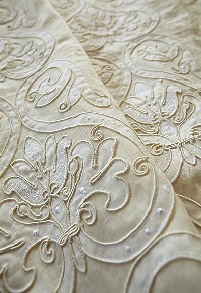 Cutwork Embroidery, Textiles Techniques, Types Of Embroidery, Linens And Lace, Antique Linens, Applique Fabric, Fabulous Fabrics, Diy Couture, Silk Embroidery