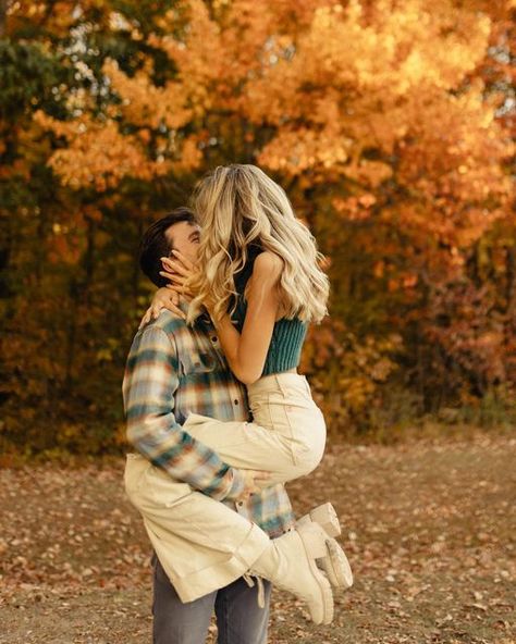 Still Married Photoshoot, Married Photoshoot, Jeep Couple, Kat Singleton, High School Boyfriend, Couple Outfits For Pictures, Bf Things, School Boyfriend, Country Couple Pictures