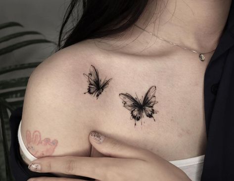 Tattoo Zone, Small Pretty Tattoos, Butterfly Tattoos, Stylist Tattoos, Discreet Tattoos, Spine Tattoos, Subtle Tattoos, Elegant Tattoos, Pattern Tattoo