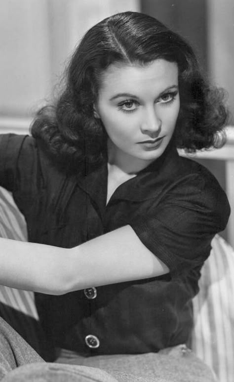 Vivien Leigh, c.1940 Vivian Leigh, A Streetcar Named Desire, Scarlett O Hara, Laurence Olivier, Hedy Lamarr, Theatrical Romantic, Vintage Black Glamour, Vivien Leigh, Classic Movie Stars