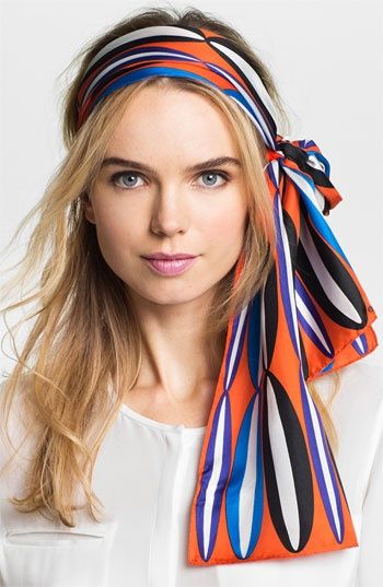 Here are are 10 different ways to wear a head scarf this season whether it is to hide a bad hair day or to add a little oomph to your outfit. If you want to wear your hair up or leave it down there… Winter Hair Care, Look Boho Chic, 70s Hair, Hair Scarf Styles, Head Scarf Styles, Mama Mia, Bandana Hairstyles, Rock Chic, Long Blonde