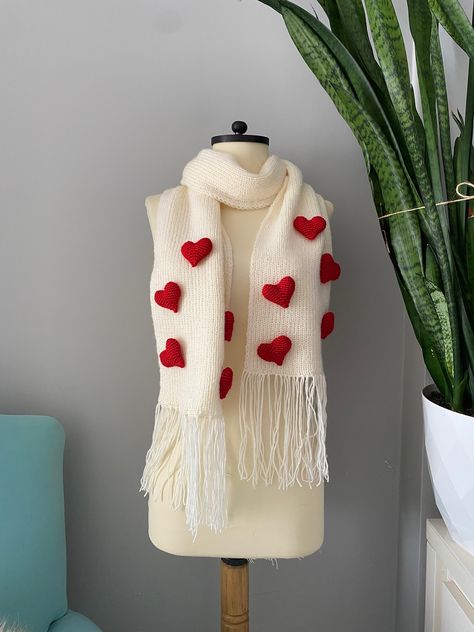 Red Scarf Winter, Heart Scarf, Knit Heart, Crochet Sweater Design, Winter Wrap, Winter Scarves, Mode Crochet, Woman Accessories, Crochet Clothing And Accessories