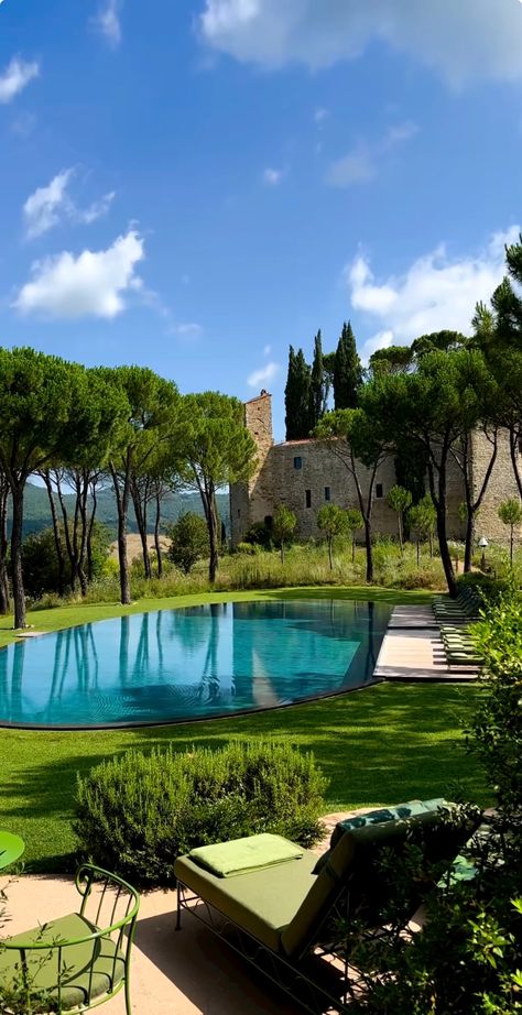 Living Pool, Luxury Pool, Umbria, Pool Designs, Backyard Pool, Dream Home Design, Dream Vacations, Hotels And Resorts, Old Money