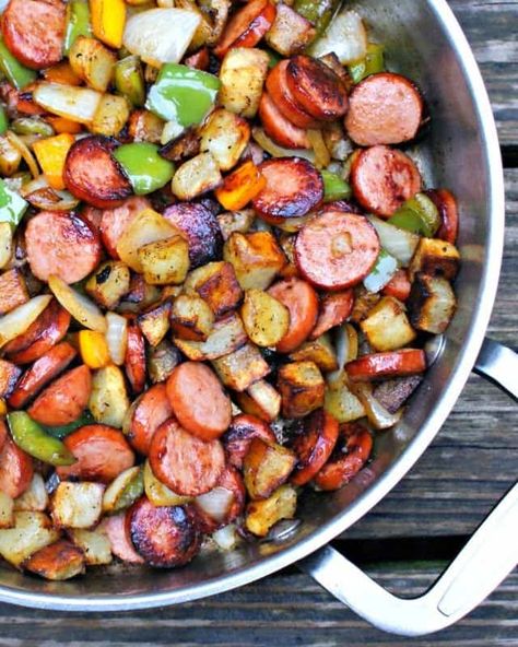 50 Manly Munchies - #appetizers #dips #football #main-dishes-2 #sides #tailgating #roundup #realhousemoms Dog Dishes, Potato Hash, Think Food, Kielbasa, Master Chef, Sausage Recipes, Sausages, Types Of Food, I Love Food