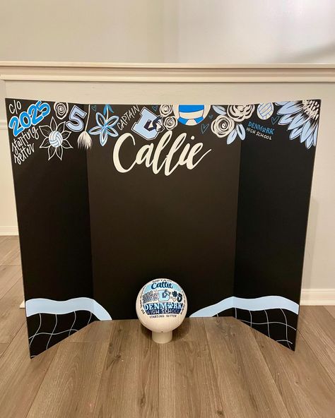 Get you a custom photo display board for your next event to highlight the guest of honor and make them feel so special! ✨save for when you need a creative party piece! #trifoldboard #seniornight #gradpartyideas #photodisplayboard #volleyball Trifold Board, Poster Board Ideas, Photo Display Board, Thank You Poster, Senior Night, Photo Display, The Guest, Display Board, Grad Parties