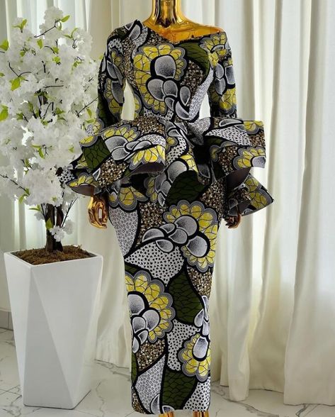 Best Ankara Styles Skirt And Blouse Ankara, Tops Ankara, Ankara Skirt And Blouse Styles, Ankara Styles For Women, Ankara Dress Designs, African Blouses, Ankara Long Gown Styles, Ankara Skirt And Blouse, African Tops