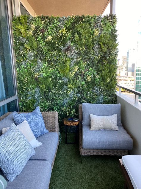 Fake Grass Balcony Ideas, Turf Balcony Ideas, Grass Wall Balcony, Turf Balcony, Turf On Balcony, Green Wall Balcony, Balcony With Turf, Tuscan Balcony, Faux Grass Balcony