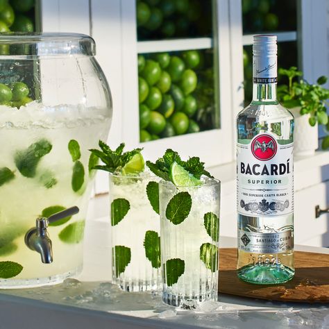 Group-serve Bacardi Mojito, Mumm Champagne, Bacardi Cocktail, Mojito Recept, Summertime Cocktail, Raspberry Mojito, Flavored Rum, Strawberry Mojito, Bacardi Rum