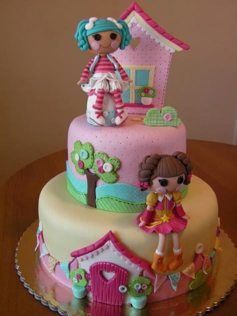 Lalaloopsy cake Torte Fondant, Lalaloopsy Cake, Lalaloopsy Birthday, Lala Loopsy, Lalaloopsy Party, Lalaloopsy Dolls, Handmade Cake, Childrens Birthday Cakes, Character Cakes