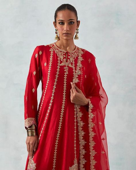 Nidhi Tholia (@nidhi_tholia) • Instagram photos and videos Nidhi Tholia, Pakistani Party Wear Dresses, Pakistani Party Wear, October 10, Indian Designer, Indian Designer Wear, Party Wear Dresses, Your Special, Ethnic Wear