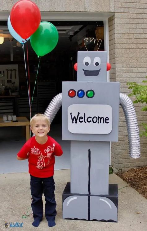 Cardboard Robot Robotic Theme Decoration, Robot Theme Classroom, Techfest Decoration Ideas, Robot Theme Party, Robot 3rd Birthday Party, Robot Party Decorations, Robot Birthday Theme, Robot Centerpieces, Cardboard Robot Diy