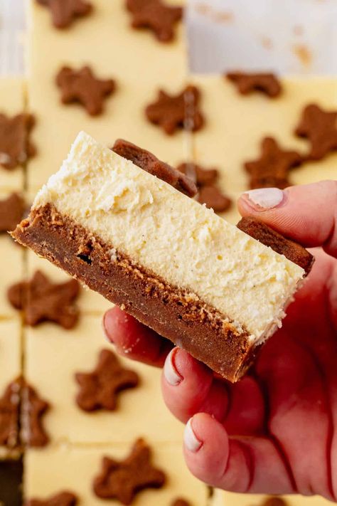 These gingerbread cheesecake bars feature perfectly rich and creamy cheesecake atop a rich spiced gingerbread cookie bars. Top them with adorable little gingerbread men for decoration! They're quicker and easier to bake then a full cheesecake and easy to cut and share with family and friends this time of year. Christmas Dessert To Share, Gingerbread Topping Ideas, Man Bars Recipe, Gingerbread Cookie Crust, Gingerbread Squares, Holiday Cookie Bars, Xmas Bars And Squares, Easy Gingerbread Dessert, Christmas Gingerbread Desserts