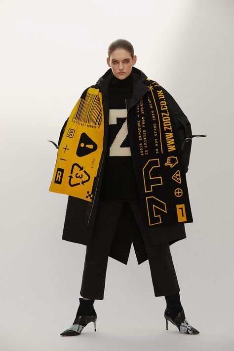 ZDDZ Fall/Winter 2018 Lookbook Collection life vests streetwear fashion Fashion Inspired By Art, Crazy Fashion Outfits, Cyberpunk Mode, High End Designer Fashion, Urban Fashion Girls, Highsnobiety Fashion, Urban Wear Women, Urban Apparel, Streetwear Mode