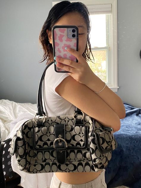 brandy melville vintage coach baugette bag white crop top outfit dickies Vintage Coach Satchel, Coach Vintage Bag Outfit, Vintage Coach Bags Outfits, Coach Bag Outfit Style, Coach Purse Outfit, Vintage Bag Outfit, White Crop Top Outfit, Coach Vintage Bag, Coach Bag Outfit