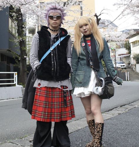 Winter Punk Fashion, Non Matching Outfits, Harajuku Fashion Winter, Japanese Subculture Fashion, Harajuku Winter Fashion, Punk Japanese Fashion, Fruits Magazine Men, Visual Kei Fashion Outfits, Post Punk Outfit