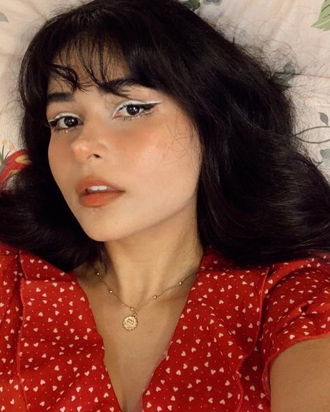 60s White Eyeliner, White Kohl Makeup, Hooded Eyes White Eyeliner, White Liner Makeup Looks Hooded Eyes, Mitski Makeup Looks, White Kajal Makeup Looks, Double Eyeliner Hooded Eyes, White Kohl Eyes, White Eyeliner Looks Hooded Eyes