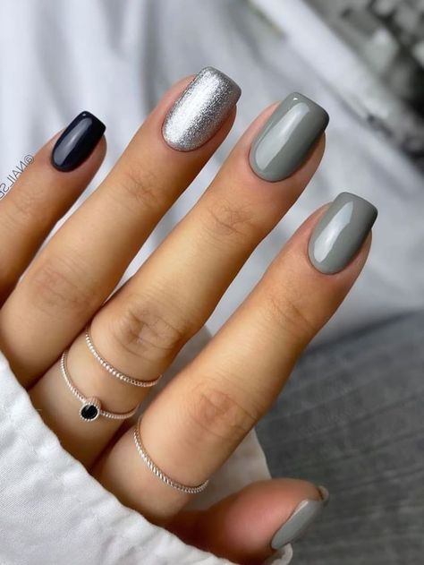 30 Sleek Gray Nail Designs For The Ultimate Chic Look Grey Nail Ideas, Gray Nail Designs, Winter Wedding Nails, Grey Gel Nails, Gray Nail, Grey Nail, Grey Nail Designs, Manicure Colors, Silver Nail