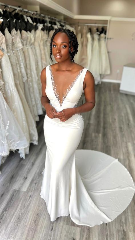 Bridal Maid Dress, African Bridesmaid Dresses, African Bridal Dress, Spaghetti Strap Wedding Dress, Wedding Dresses Satin, Bridesmaids And Groomsmen, Maid Dress, Glam Wedding, Ideal Wedding