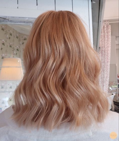 Peach Blonde, Peach Hair Colors, Copper Blonde Hair, Strawberry Blonde Hair Color, Strawberry Hair, Peach Hair, Short Hair Ideas, Ginger Hair Color, Warm Blonde