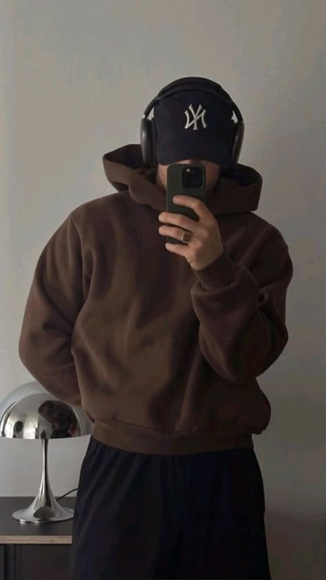 Men’s Aesthetic, Hoddies Outfits Men Poses, Mens Hoodie Outfit, Hoddies Outfits Men, Cap Outfit Men, Hoddies Outfits, Physical Traits, Winter Outfits College, Guys Fashion Casual