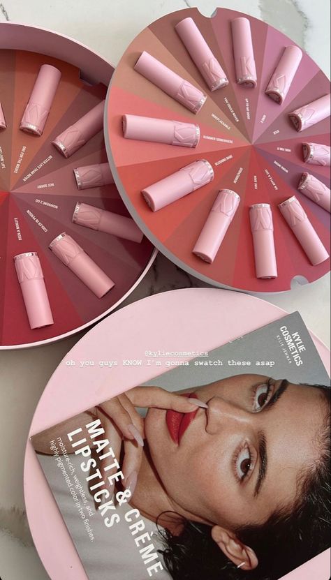 Kylie Cosmetics Packaging, Kylie Cosmetics Lipstick, Kylie Cosmetics Aesthetic, Pr Packages Aesthetic, Paper Makeup, Cushion Makeup, Pr Package, Pr Kit, Skincare Products Photography