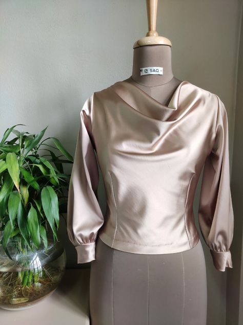 Satin Cowl Neck Top Outfit, Satin Top Outfit Classy, Cowl Neck Top Outfit, Kawr Design, Satin Top Outfit, Luxury Blouse, Sleeve Inspiration, Sunday Top, Sunday Dresses