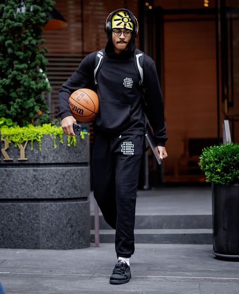 Jordan Poole Outfit Ideas, Hoopers Outfit, Basketball Player Aesthetic, Jordan 13 Outfit Men, Nba Players Outfits, Jordan Poole Outfit, Hooper Outfit, Nba Aesthetic, Court Outfit