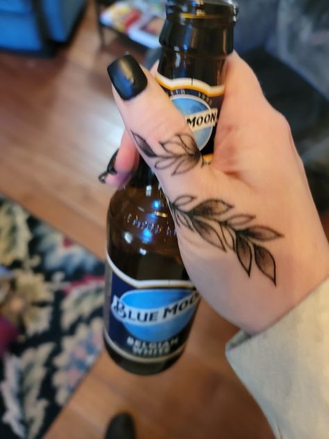 Tattoo Vine Tattoo On Thumb, Thumb Floral Tattoo, Thumb Vine Tattoo, Vine Thumb Tattoo, Tattoo Cover Up Ideas Hand, Floral Thumb Tattoos, Side Of Thumb Tattoo, Thumb Flower Tattoo, Green Thumb Tattoo