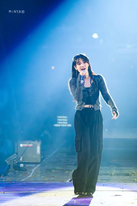 Iu Concert Outfit Ideas 2024, Iu Concert Outfit Ideas, Iu Stage Outfits, Iu On Stage, Iu Concert Outfit, Kpop Idol Stage Outfits, K Pop Trainee, Iu Style, Iu Outfits