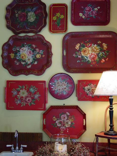 Plates On The Wall, Tole Trays, Vignette Design, Tole Tray, Painted Trays, Vintage Trays, Vintage Tins, Tole Painting, Displaying Collections