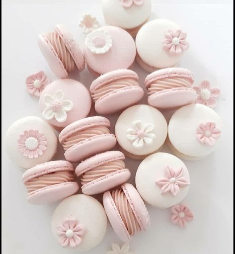 Cute Macaron Ideas, Aesthetic Macaroons, Pretty Macarons, Macarons Aesthetic, Kue Macaroon, 귀여운 음식 그림, Macaron Cookies, Macaroon Recipes, 1st Communion