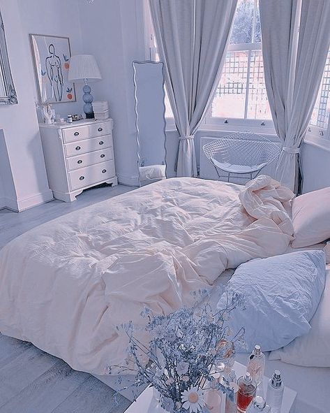 Bedroom Ideas Cinnamoroll, Blue Astetic Bedrooms, Cinnamoroll Bedroom Aesthetic, Cinnamoroll Room Aesthetic, Cinamoroll Room Decor, Blue Princess Room Aesthetic, Icy Blue Bedroom, Cinnamoroll Bedroom Ideas, Cozy Blue Aesthetic