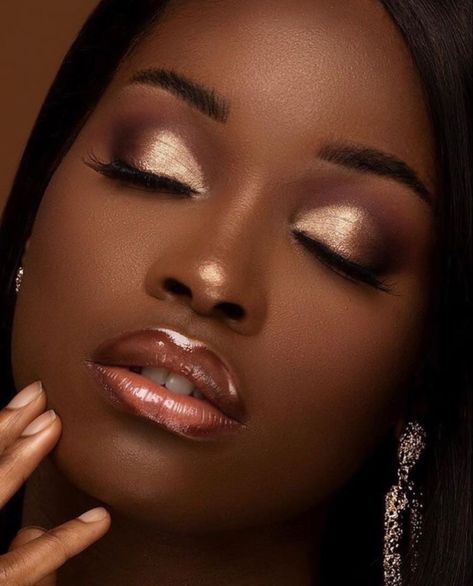 African Makeup, Gold Makeup Looks, Gold Eye Makeup, Makeup For Black Skin, Formal Makeup, Brown Skin Makeup, Beauty Aesthetic, Dark Skin Beauty, Moody Wedding