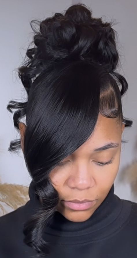 90s High Bun Wedding, Bun With Side Curl, Dressy Ponytail Hairstyles For Medium Length, High Bun With Curls Hanging Down, Sleek Ponytail With Curls, Side Part Updo Black Women, Bun Side Part, Bun With Curls Hanging Down, Pin Curl Bun