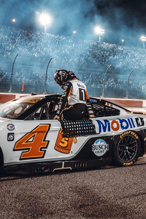 Nascar Aesthetic, Nascar Photography, Nascar Memes, Nascar Art, Nascar Racers, Job Goals, Late Model Racing, Nascar Cars, Kevin Harvick