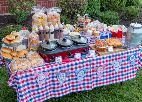 Cheese Burger Bar, Bbq Burger Bar, Birthday Burger Bar, 4th Of July Burger Bar, Diy Burger Bar, Burger Bar Ideas Birthday Parties, Hamburger Toppings Bar, Build Your Own Burger Bar Ideas, Burger Party Ideas Food Bars