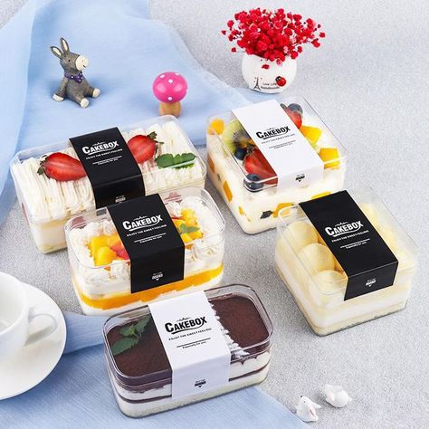 Mini Mousse Cake, Tiramisu Box, Dessert Boxes Packaging, Mini Mousse, Cube Cake, Food Business Ideas, Dessert Packaging, Bakery Packaging, Cake Packaging