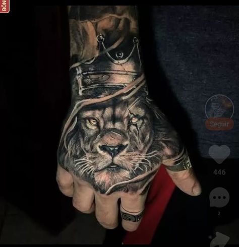 Tattoos Na Mao, Lion Hand Tattoo Men, Tatoo Crown, Crown Hand Tattoo, Lion Hand Tattoo, Chest Tattoo Drawings, Arm Tattoos Drawing, Full Hand Tattoo, Simple Arm Tattoos