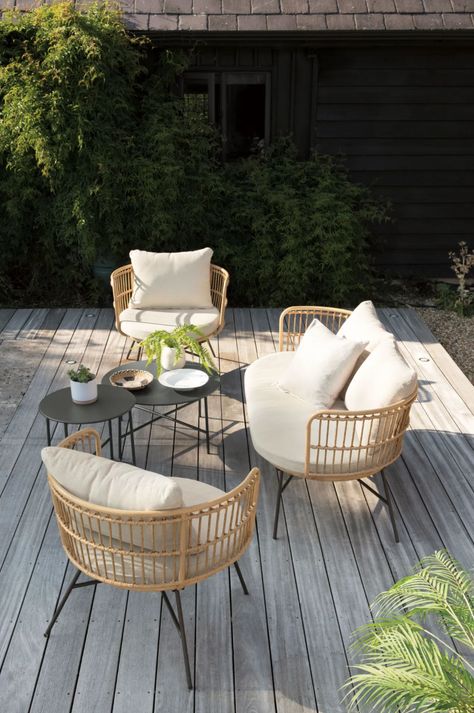 Kursi Outdoor, Metal Nesting Tables, Garden Furniture Design, Porch Chairs, Rattan Outdoor Furniture, Balcony Furniture, Garden Sofa, Rattan Furniture, Balcony Decor