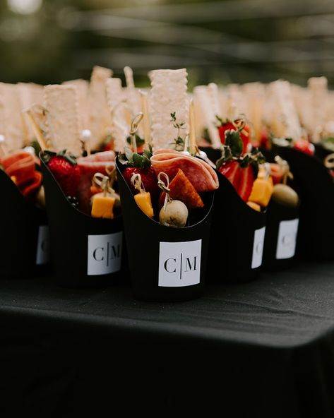 Wedding Cocktail Hour Snacks, Charcuterie Table Wedding, Cocktail Hour Snacks, Wedding Cocktail Hour Food, Charcuterie Wedding, Wedding Hors D'oeuvres, Charcuterie Cup, Black Popcorn, Wedding Charcuterie