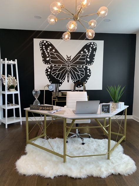 Corner Office Ideas, Bling Room, Kate Spade Office Inspiration, Office Decor Women, Office 2023, Home Office Designs, Glam Office, Corner Office, Office Designs