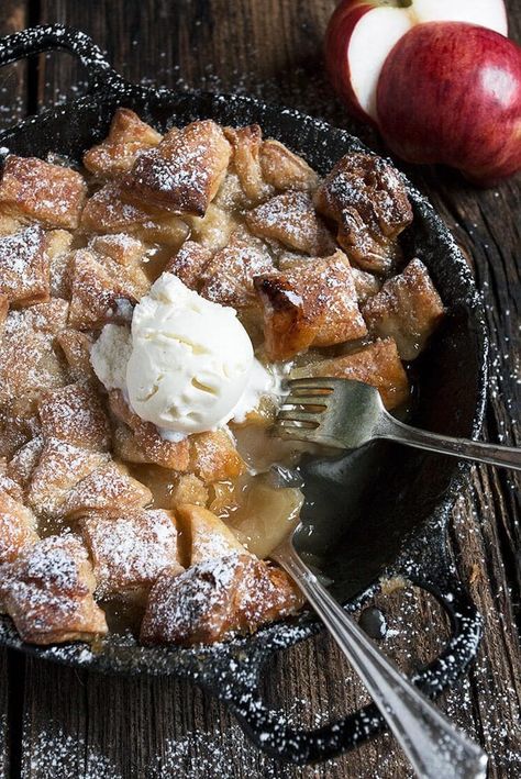 Easy Skillet Apple Pandowdy - This Easy Skillet Apple Pandowdy uses a store-bought puff pastry topping, combined with apples in a butter and brown sugar sauce. Apple Pandowdy Recipe, Pandowdy Recipe, Apple Pandowdy, Brown Sugar Sauce, Fall Apple Recipes, Recipes Skillet, Iron Skillet Recipes, Apple Cobbler, Easy Skillet