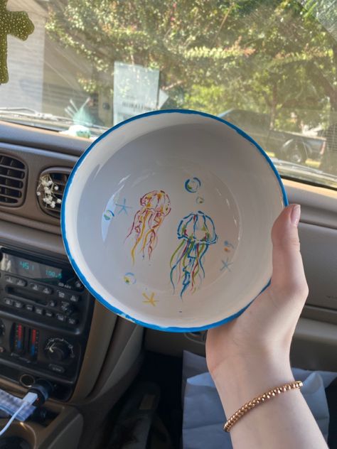 Draw On Ceramic, Crockery Painting Ideas, Star Bowl Pottery Painting, Wet Paint Pottery Ideas, Pottery Painting Ideas Shark, Octopus Pottery Painting, Mermaid Pottery Painting, Cute Ceramic Bowl Ideas, Ocean Themed Pottery Painting