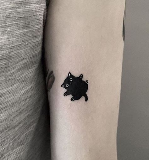 Nada Tattoo, Simple Cat Tattoos, Rose Tattoo Hand, Black Cat Tattoo, 30 Tattoo, Cat Tattoo Simple, Kitty Tattoo, See Tattoo, Funky Tattoos