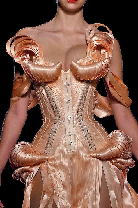 Jean Paul Gaultier Couture #PurelyInspiration Jean Paul Gaultier Haute Couture, Hussein Chalayan, Diy Vetement, Couture Runway, Paul Gaultier, Couture Collection, Corsets, Jean Paul Gaultier, Jean Paul