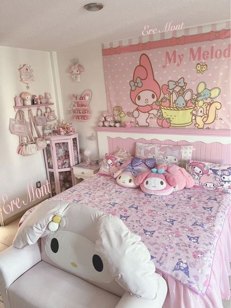 Kawaii Sanrio Bedroom, Hello Kitty Room Ideas Bedrooms, Cuartos Cute, Sanrio Bedroom Ideas, My Melody Bedroom, Hello Kitty Bedroom Decor, Sanrio Bedroom, Cutecore Room, Bedroom Decor Pink