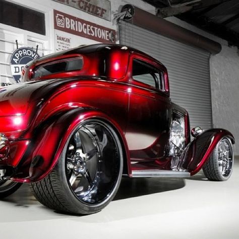 Who doesn't like kandy? Hot Rod Autos, Hot Rods Cars Muscle, Cool Old Cars, Custom Cars Paint, Vintage Hot Rod, Custom Pickup Trucks, Classic Hot Rod, 32 Ford, Classic Cars Trucks Hot Rods