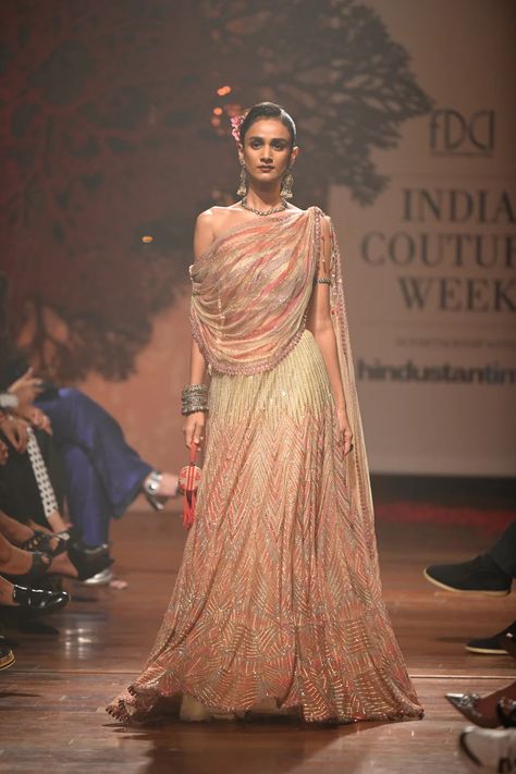 Lehenga Pictures, Tarun Tahiliani Lehenga, Pastel Lehenga, Asian Couture, New Lehenga, Gold Lehenga, Nikkah Dress, Anamika Khanna, Designer Lehengas