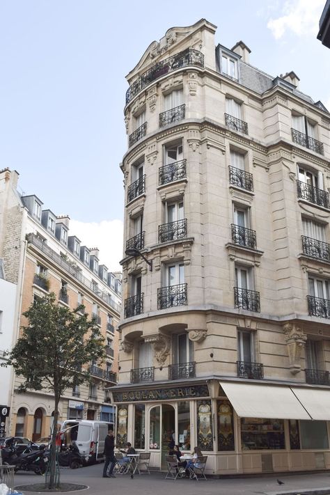 Boulangerie Bo, Paris – typical parisian buildings are so pretty! Parisian Buildings Architecture, Paris Buildings Architecture, Aesthetic Buildings Vintage, Vintage Buildings Aesthetic, Paris Buildings Aesthetic, Parisian Buildings, Buildings In Paris, Paris Building, Buildings Aesthetic