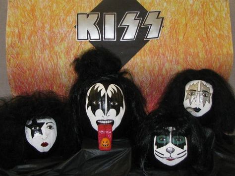 Kiss Pumpkins Kiss Pumpkin Painting, Kiss Pumpkin, Creative Pumpkin Decorating, Contest Ideas, Kiss Painting, Pumpkin Decorating Contest, Pumpkin Contest, Halloween Pumpkin Designs, 2024 Halloween